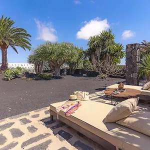 https://caserio-de-mozaga.in-canary-islands.com